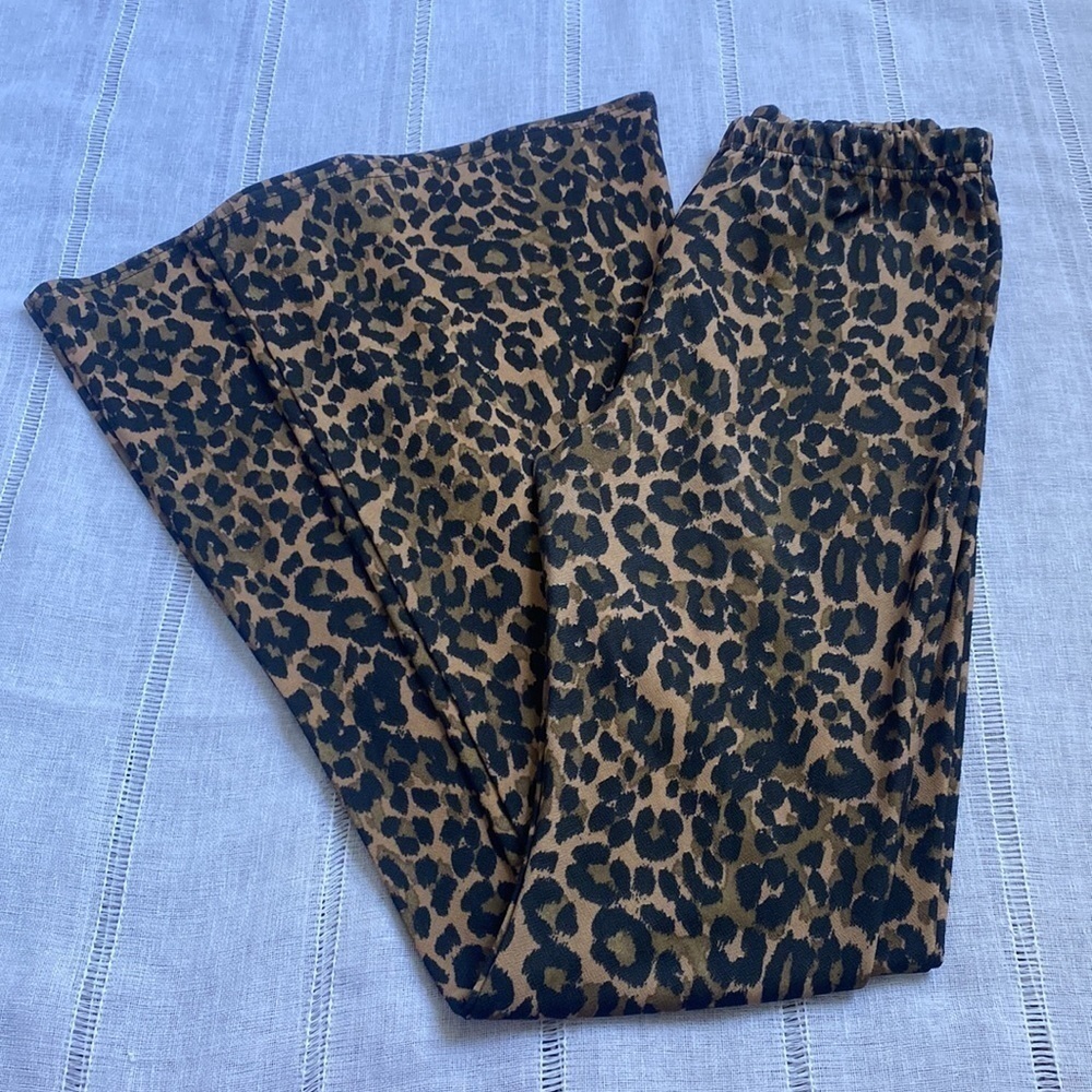 Nasty Gal fit and flare cheetah print leggings. - Picture 4 of 12